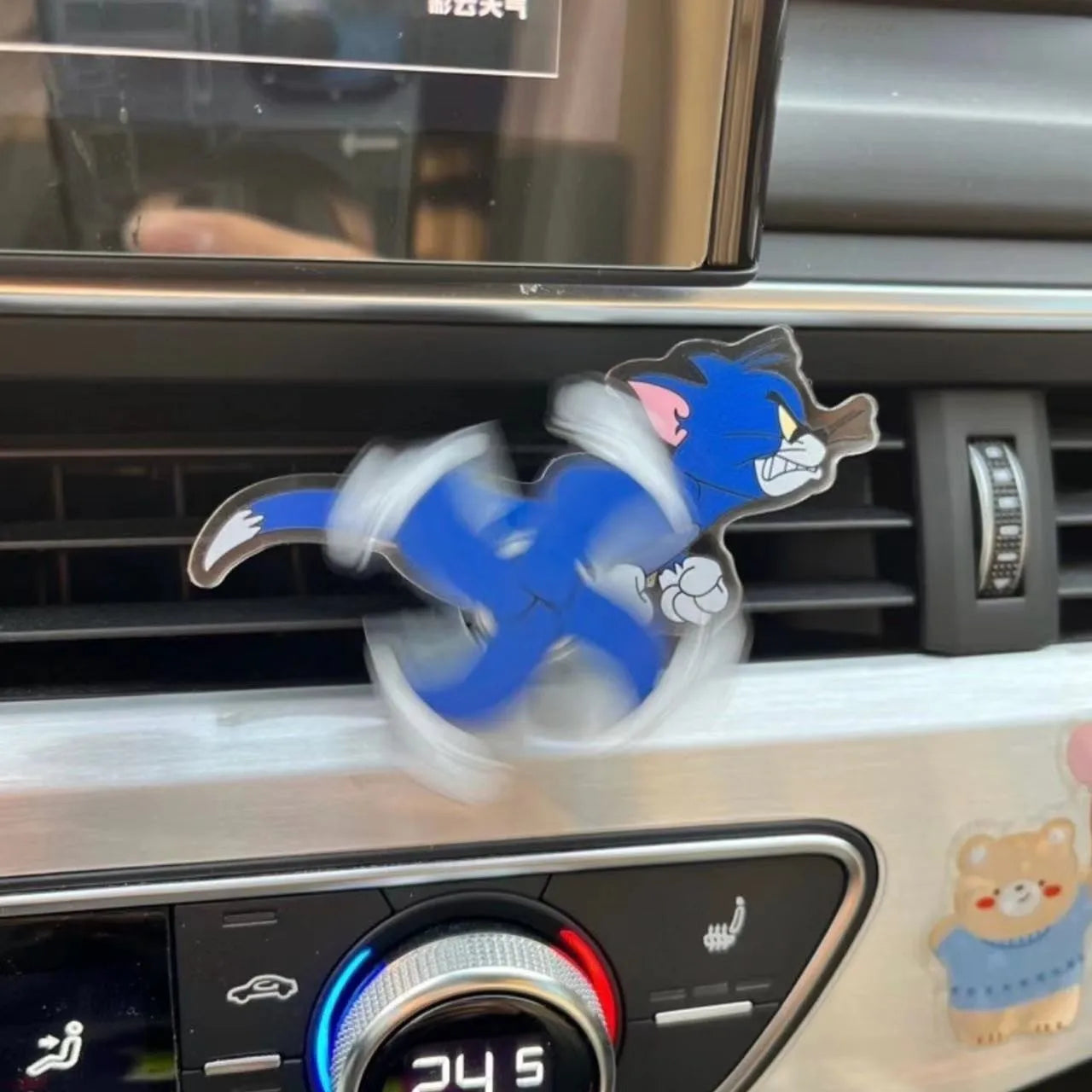 Tom and Jerry Cartoon Peripheral Car Air Outlet Decoration Air Conditioner Acrylic Clip Rotating Toy